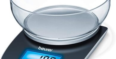 Báscula digital negra con bol transparente encima