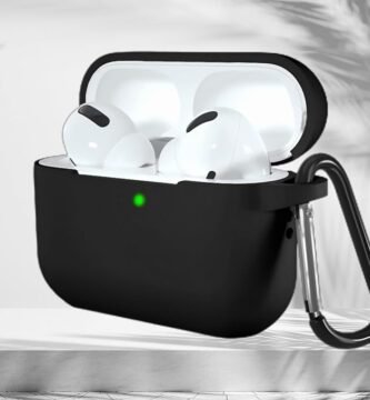 Funda de silicona negra para AirPods Pro con mosquetón.