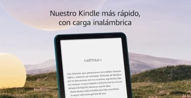 Kindle Paperwhite Signature Edition mostrando pantalla de tinta electrónica con luz cálida autorregulable
