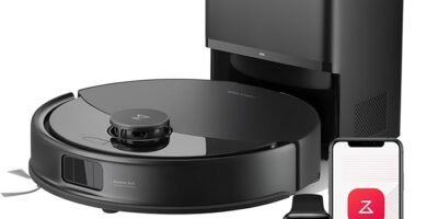 Robot aspirador Roborock Q10 X5 Plus negro en su base