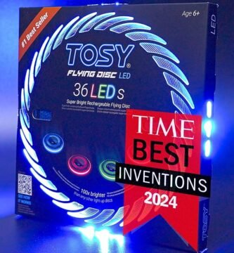 Disco volador TOSY brillando en la oscuridad con luces de colores