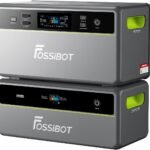 Estación de energía FOSSiBOT FBP1200 en un balcón con paneles solares.