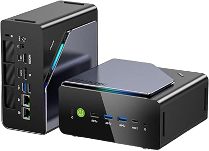 Mano sosteniendo un Mini PC GMKtec negro muy pequeño con puertos USB y HDMI visibles