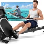 Máquina de remo CHAOKE plegada en un salón moderno.